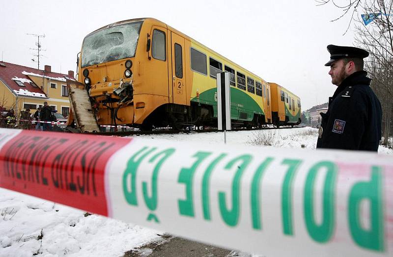Jeden lidský život a několik zraněných si vyžádala nehoda osobního vlaku s lokomotivou, která prováděla manipulační jízdu v blízkosti železniční stanice ve Vodňanech.