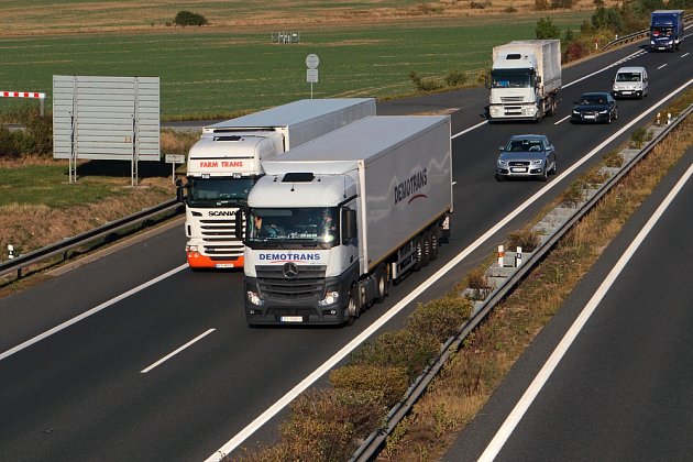 Zákaz předjíždění kamionů na D1 na Vysočině se blíží. Známe konkrétní úseky