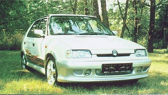 Škoda Felicia MTX Sport (1996). Sportovní verze Felicie s upraveným motorem 1,3 litru o výkonu 78 koní (58 kW) a mnoha doplňky.