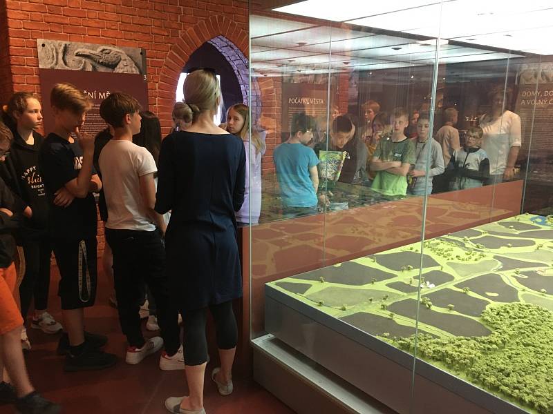 Muzeum východních Čech v Hradci Králové připravilo poutavou a moderní expozici dějin města. V dalším kroku ji pak díky fondům EU oživilo pro děti a mládež