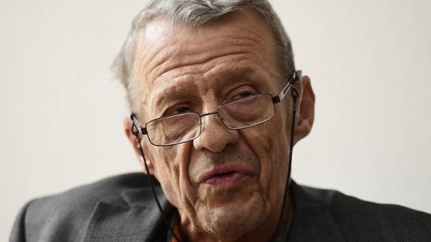 Petr Uhl, Journalist und ehemaliger Dissident, stirbt.  Er ist achtzig Jahre alt