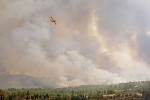 Hasiči bojovali s rozsáhlým lesním požárem na ostrově Rhodos
