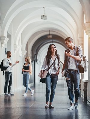 Studenti dnes řeší otázku, jestli budou mít oproti dřívějším absolventům nevýhodu v tom, že nestudovali prezenčně.