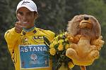 Španělský cyklista Alberto Contador oslavil v neděli 25. července 2010 třetí triumf na slavné Tour de France. Prestižní závod vyhrál také v letech 2007 a 2009.