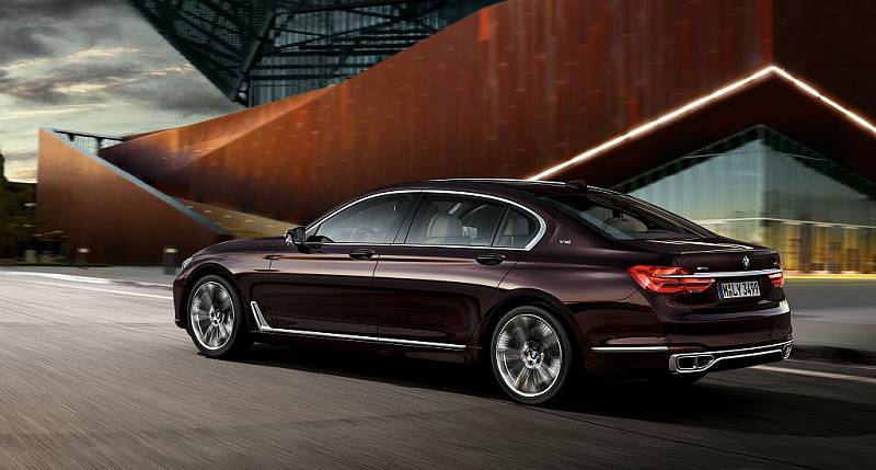 BMW M760Li xDrive.