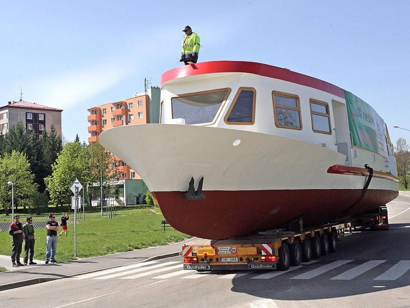 Brno má od čtvrtka 29. dubna 2010 novou výletní loď. Jmenuje se Lipsko a na hladinu Brněnské přehrady bude spuštěno po křtu, který se uskuteční 8. května. Plavidlo dorazilo do města na přívěsu nákladního auta.