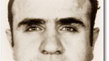 Detail identifikační fotografie Al Caponeho z přijetí do federálního nápravného zařízení na Terminal Island v Kalifornii
