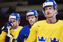 Hokejisté Švédska na tréninku před bitvou s Kanadou na mistrovství světa.