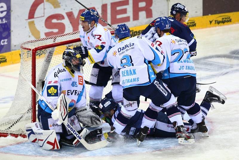 Liberec zvítězil nad Vítkovicemi 5:3 a posunuli se z posledního na dvanácté místo. Bílí Tygři tak potvrdili narůstající formu, když vyhráli třetí zápas před vlastními fanoušky v řadě.