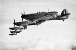 Formace stíhacích letounů Hawker Hurricanes, podobných těm, které se staly nechtěnými aktéry incidentu