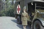 Během druhé světové války Alžběta ukázala, že panovník má být svému lidu vzorem. V roce 1945 se třeba připojila k dalším ženám zdravotnické služby, aby pomohla tam, kde to bylo potřeba nejvíce.
