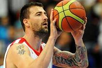 Radoslav Rančík z Nymburka při finále basketbalové Mattoni NBL.