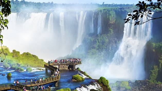 Vodopády Iguazú navštíví každoročně více než milion turistů.