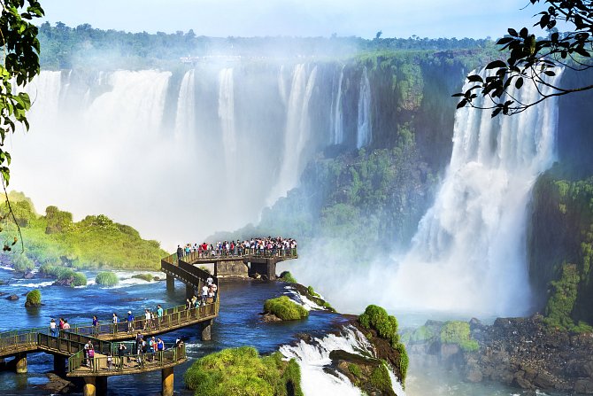 Vodopády Iguazú navštíví každoročně více než milion turistů.