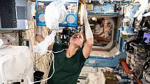 Členové mise Crew-1 prožili na ISS více než půl roku. Za tuto dobu udělali řadu experimentů a starali se o chod a údržbu stanice.