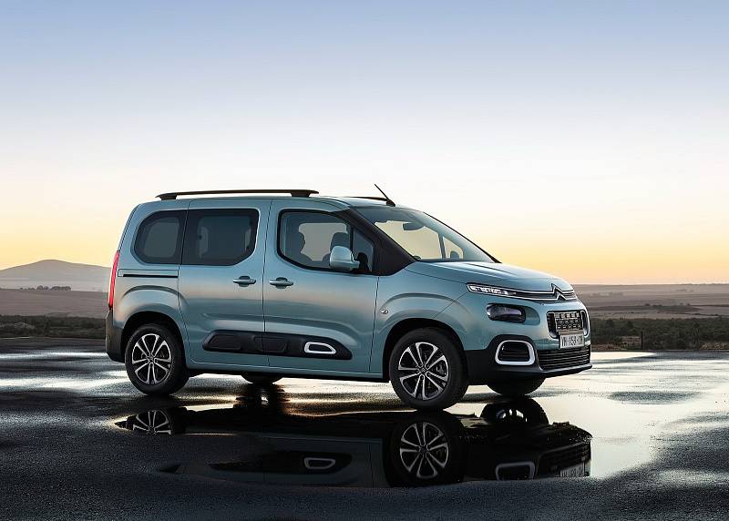 Citroën Berlingo (-20 000 Kč). Základní cena: 359 900 Kč