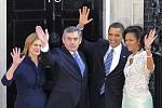 Britský premiér Gordon Brown, jeho žena Sarah, Barack Obama a jeho žena Michelle dorazili do londýnské Downing Street (summit G20)