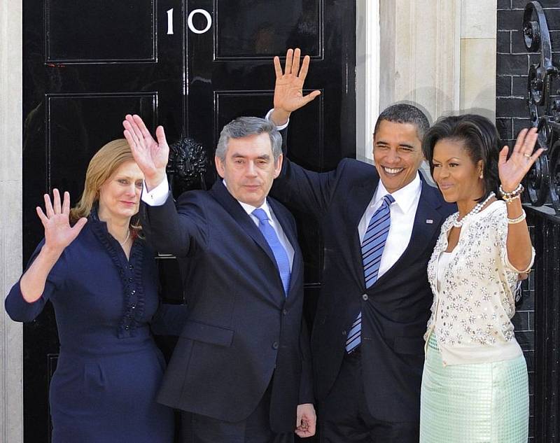 Britský premiér Gordon Brown, jeho žena Sarah, Barack Obama a jeho žena Michelle dorazili do londýnské Downing Street (summit G20)