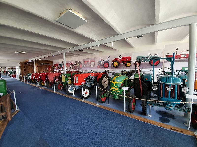 Sbírka traktorů je podobně rozsáhlá.