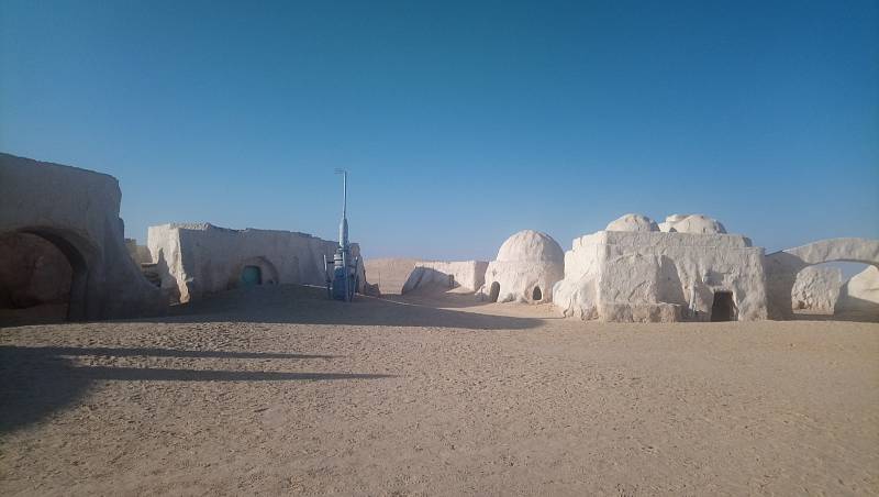 Kulisy z Hvězdných válek v poušti.