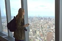 V novém mrakodrapu One World Trade Center se ve výšce téměř 400 metrů otevírá vyhlídková plošina.