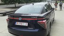 První komerčně dostupný osobní automobil na vodíkový pohon Toyota Mirai