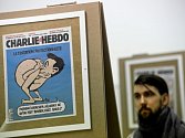 Téměř dvě stovky titulních stránek francouzského levicového týdeníku Charlie Hebdo, jehož pařížské redaktory počátkem ledna vyvraždili radikální islamisté, si od 28. ledna mohou prohlédnout návštěvníci pražského Centra současného umění DOX.