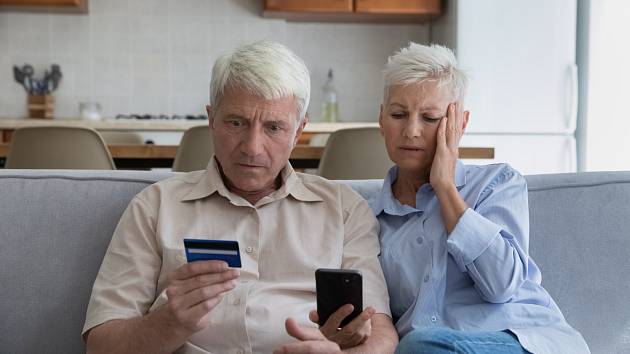 Starší lidé jsou na internetu zranitelnější, obětí podvodu se ale může stát každý z nás