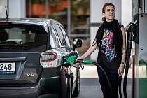 Řidiči mají důvod k radosti, ceny pohonných hmot klesají