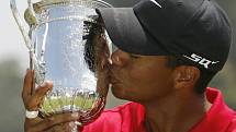 Po nervy drásající bitvě vyhrál Tiger Woods US Open a ohlásil pauzu.