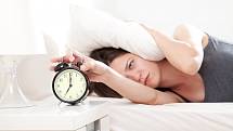 Posunovat budík pro prodloužení spánku narušuje náladu