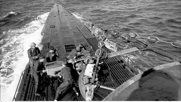 Němečtí vojáci na palubě bojové ponorky U-123