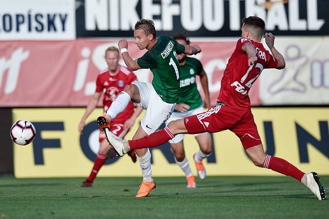 Utkání 6. kola první fotbalové ligy FK Jablonec - Sigma Olomouc. Zleva Jan Chramosta z Jablonce a Jan Štěrba z Olomouce.