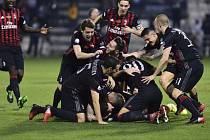 Fotbalisté AC Milán se radují ze zisku Superpoháru.