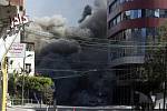 Výšková budova ve městě Gaza, v níž měla kanceláře agentura AP a katarská televize Al-Džazíra,  byla15. května 2021 zasažena po izraelském náletu