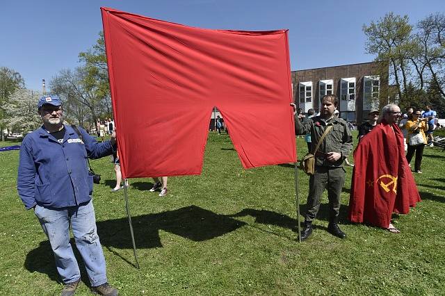 Demonstrace v Nymburce kvůli sjezdu KSČM.