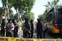 Útoky na kostely v Indonésii