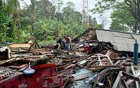 Vlna tsunami si v Indonésii v prosinci 2018 vyžádala desítky mrtvých