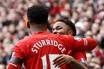 Daniel Sturridge a Raheem Sterling slaví vysoké vítězství svého Liverpoolu nad Arsenalem.