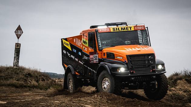 V sedlčanské stáji MM Technology všechno směřuje v Rallye Dakar