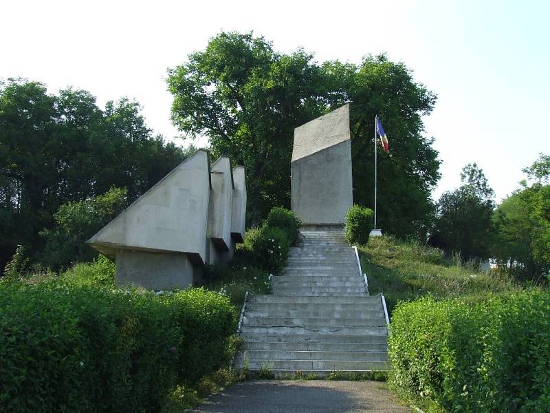 Památník masakru v obci Treznea