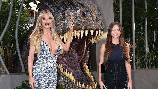 Heidi Klumová s dcerou Leni vyrazila mezi dinosaury