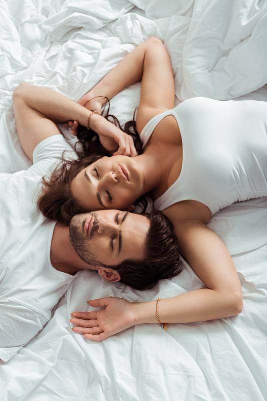 Orální sex má spousty pozitiv v rámci utužování vztahu. Nicméně má také rizika. Asi největší je riziko přenosu pohlavních chorob.