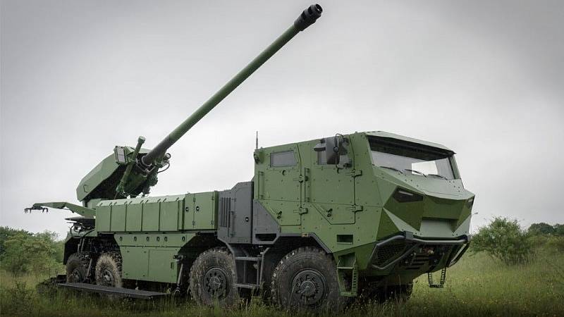 Tatra Force 8x8 – podvozek s velkou houfnicí ráže 115 mm.