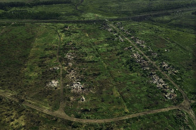  Rozbombardovaná vesnice na frontové linii u ukrajinského Bachmutu, 3. září 2023