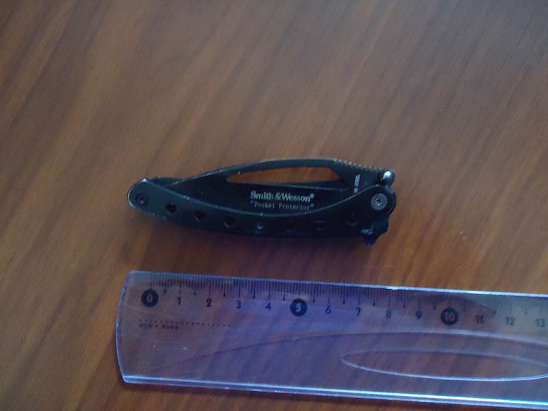 Celokovový zavírací nůž značky Smith & Wesson, Pocket Protector nabízí úřad ve Frýdku-Místku