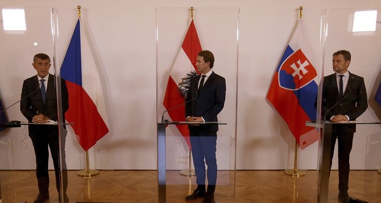 Zleva český premiér Andrej Babiš, rakouský kancléř Sebastian Kurz a slovenský premiér Igor Matovič.