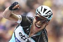 Tony Martin se raduje z triumfu ve čtvrté etapě Tour de France.