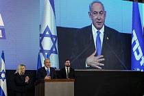 Bývalý premiér a lídr strany Likud Benjamin Netanjahu hovoří ke svým příznivcům během vyhlašování průběžných výsledků parlamentních voleb v Izraeli, 2. listopadu 2022