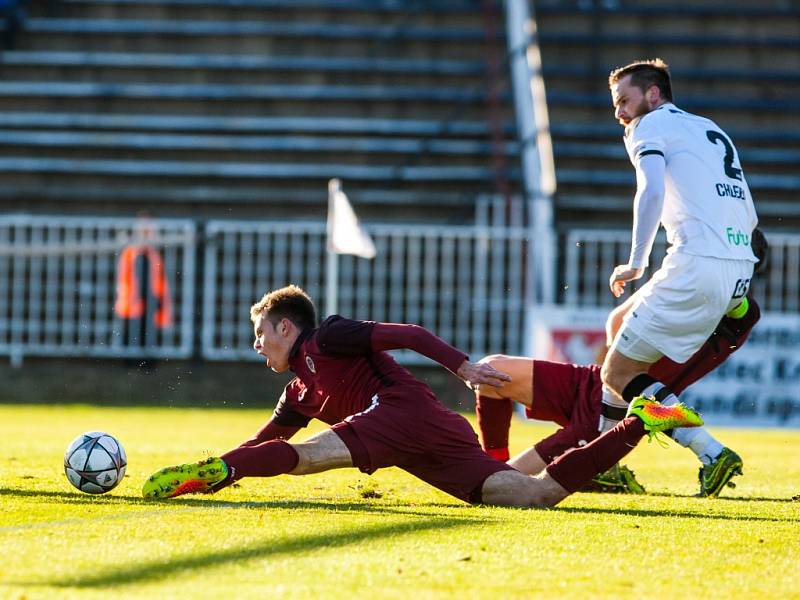 Fotbalisté Sparty (v rudém) proti Hradci Králové.